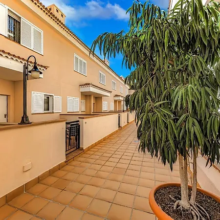 Spacious Ocean View Family Townhouse