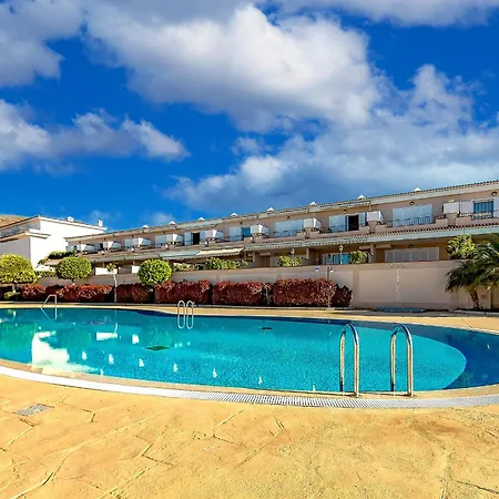 Spacious Ocean View Family Townhouse Apartment *