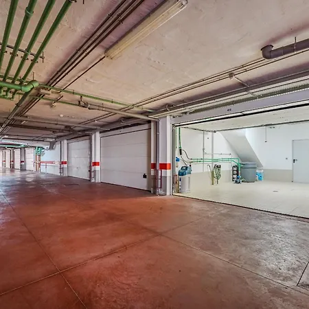 Spacious Ocean View Family Townhouse Apartment