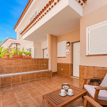 Spacious Ocean View Family Townhouse Apartment